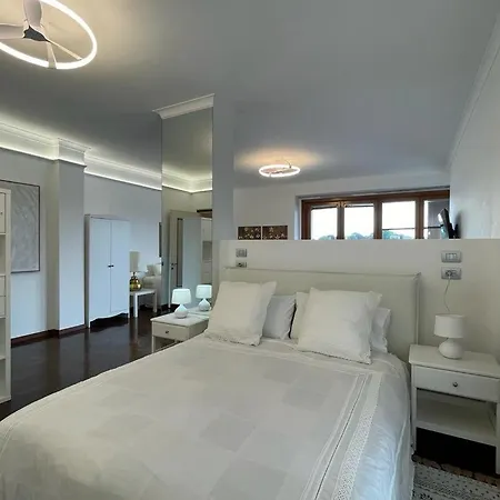 Apartment White 1 - Center River View
