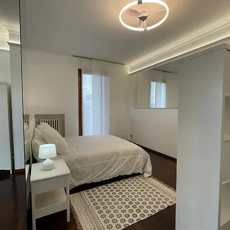 Apartment White 1 - Center River View