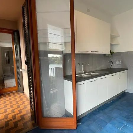White 1 - Center River View Apartment